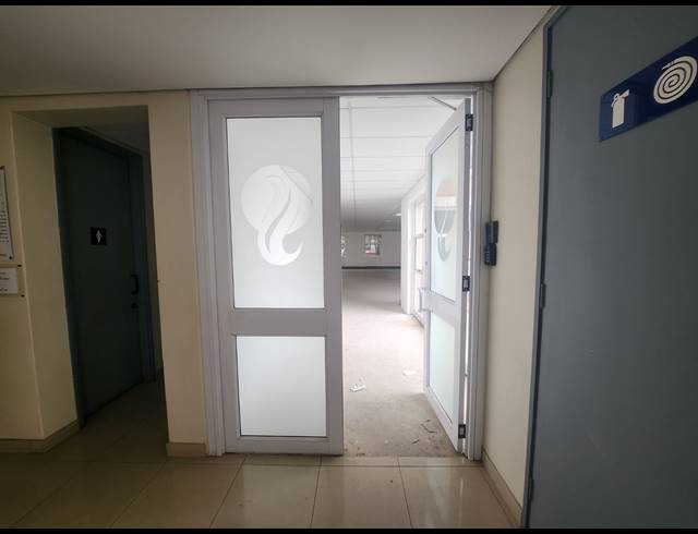 247M² OFFICE TO LET IN VORNA VALLEY